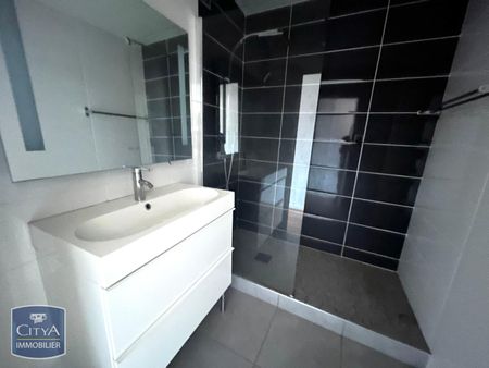 Location Appartement 3 pièces 83m² ST ETIENNE 42000 - Photo 2