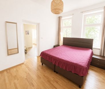 Gesamte Hofhaus Etage mit 20m2 Eigengarten, 2,5 Schlafzimmern, Park... - Photo 1