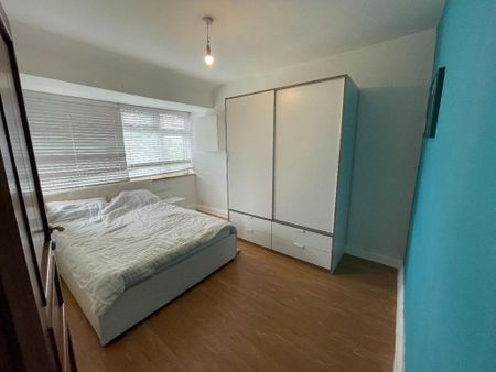 5 bedroom semi-detached house to rent - Photo 2