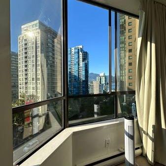 1 Room + Private Bathroom in a 2B/2B Coal Harbour - Photo 1