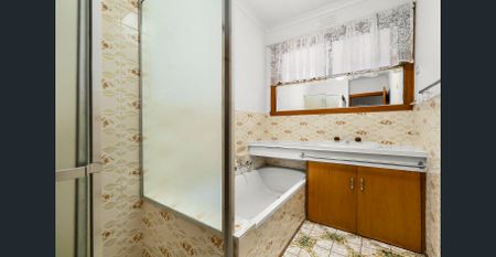 Three bedroom home in great location! - Photo 2