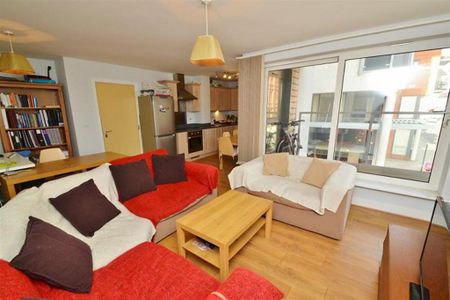 2 bedroom flat to rent - Photo 2