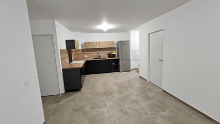 Location Appartement 3 pièces 66m² STE GENEVIEVE DES BOIS 91700 - Photo 2