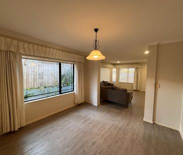 5 bedrooms + 3.5 bathrooms - Photo 5