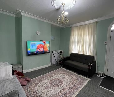 2 Bed Terraced House, Conway Mount, LS8 - Photo 4