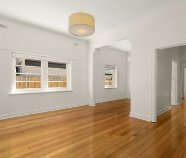 2E Hudson Street, Caulfield North VIC 3161 - House For Rent | Domain - Photo 2