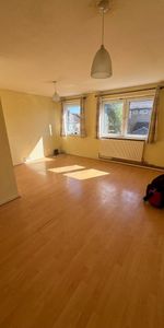 3 bedroom flat to rent - Photo 4