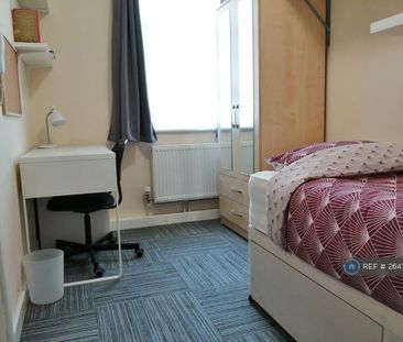 1 bedroom in a house share to rent - Photo 4