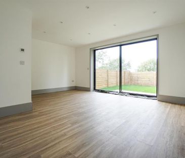 3 bedroom semi-detached house to rent - Photo 6