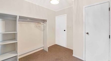 Beautifully renovated 3-bedroom family home. - Photo 5