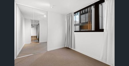 Stylish Lakeside Apartment with Inner-City Convenience - Photo 3