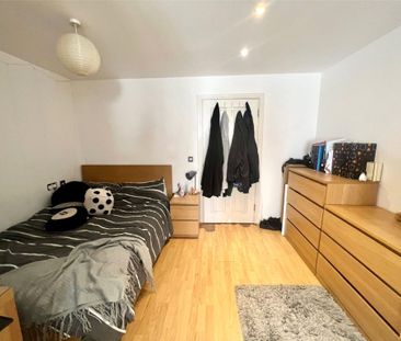 1 Bedroom - Lower Canal Walk, Southampton - Photo 3