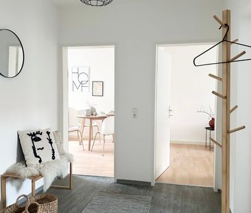 Wunderschön gelegene 2-Raum-Wohnung im 2. Stock mit Loggia **kein L... - Foto 3