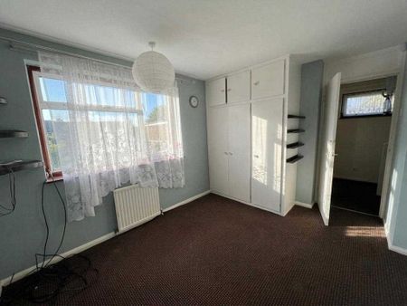 3 bedroom end of terrace house to rent - Photo 2
