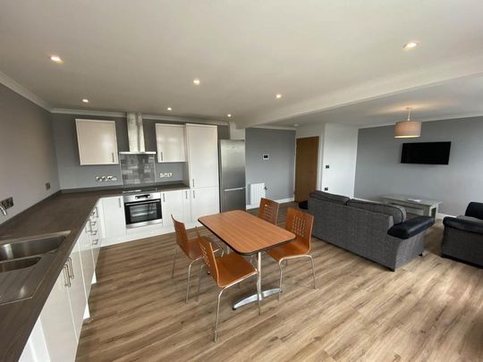 3 bedroom flat to rent - Photo 1