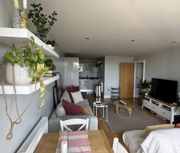 2 Bed Flat, The Crescent, SE8 - Photo 6