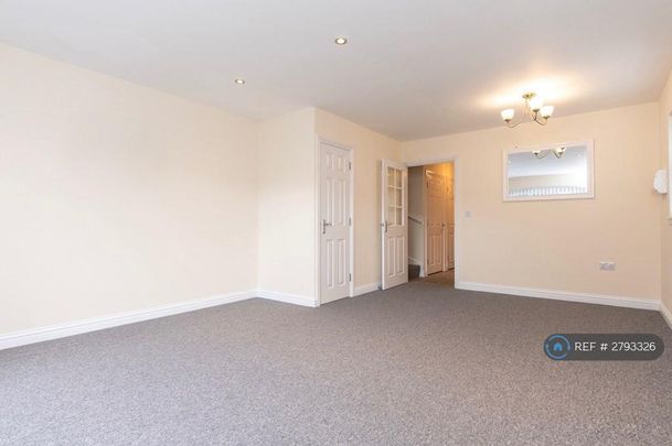 3 bedroom semi-detached house to rent - Photo 1