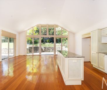 FAMILY RETREAT IN PREMIER EAST SIDE - Photo 3