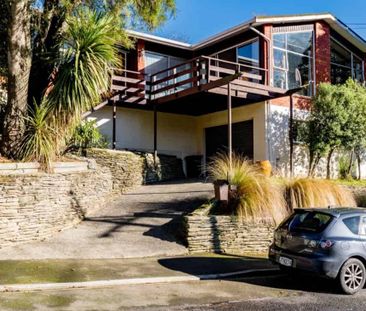 Elevated family home - Photo 4