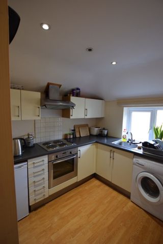 1 bed Apartment - To Let - Photo 5