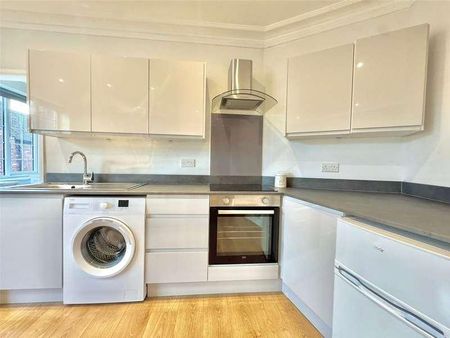 Downing Street, Farnham, Surrey, Surrey, GU9 - Photo 4