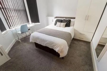 1 bedroom in a house share to rent - Photo 3