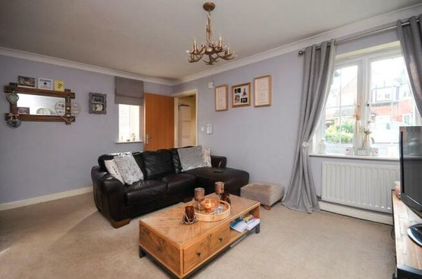 3 bedroom semi-detached house to rent - Photo 1