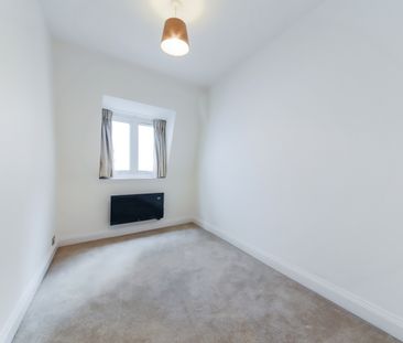 2 Bedroom Flat, Brewer Street, London, Greater London, Soho, W1F - Photo 3