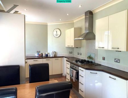 3 bedroom semi-detached house to rent - Photo 4