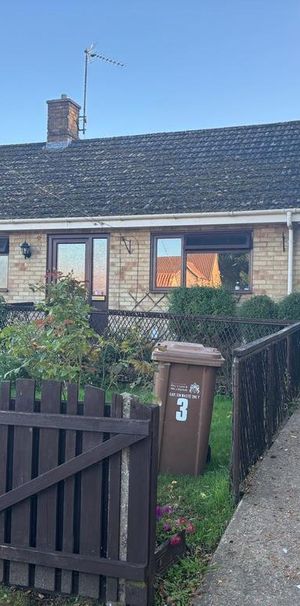 2 bedroom semi-detached bungalow to rent - Photo 1