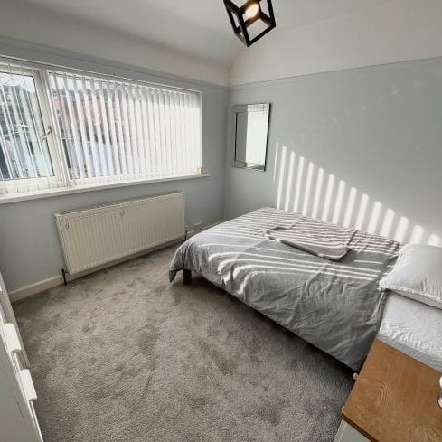 Room 1, Birmingham, B26 - Photo 1