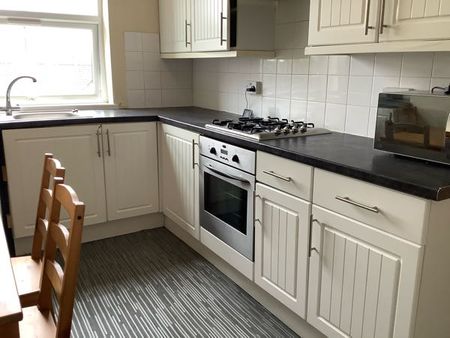 2 Bedroom Terraced To Rent in Lenton - Photo 3