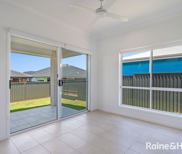 Modern Three-Bedroom Home in a Prime Location - Photo 5