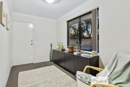 Modern Family Living in the Heart of Baldivis - Photo 2