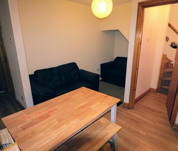 4 bedroom flat to rent - Photo 2