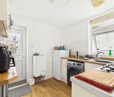 2 bedroom maisonette to rent - Photo 2