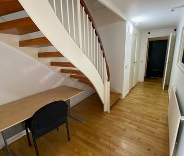 4 Bed Terraced House, Queen Of Denmark Court, SE16 - Photo 2
