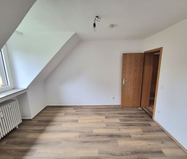 Perfekt für Singles oder Paare! Dachgeschosswohnung in Oberhausen-O... - Photo 1