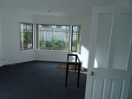 4 Bedroom Sunny House in Johnsonville - Photo 2
