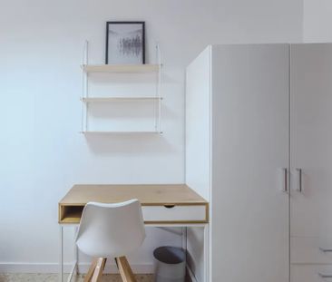 Plaça de Bisbe Benlloch, Torrent, Valencian Community 46900 - Photo 2