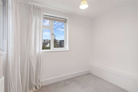 Dingwall Road, London, SW18 3AZ - Photo 4
