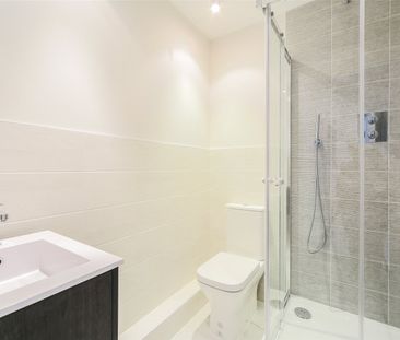 Heathcote Road, Camberley, Surrey, GU15 - Photo 6