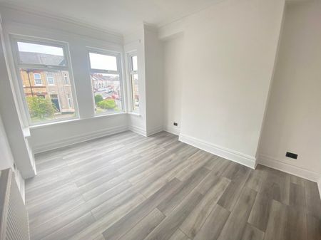 A 3 Bedroom Apartment - Photo 2