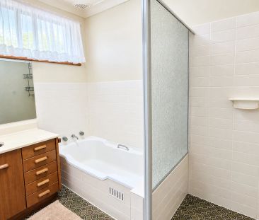 Freshly Renovated Private Room - Modern & Convenient - Photo 6