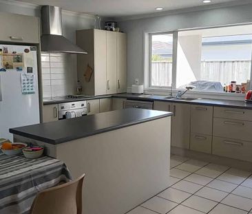 SINGLE ROOM WITH ENSUITE IN A SHARED HOUSE - Photo 3