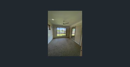 Comfortable 3-Bedroom Family Home in Tannum Sands - Photo 4