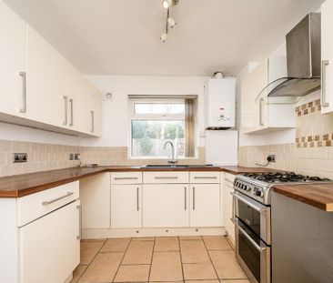 3 bedroom semi-detached house to rent - Photo 3