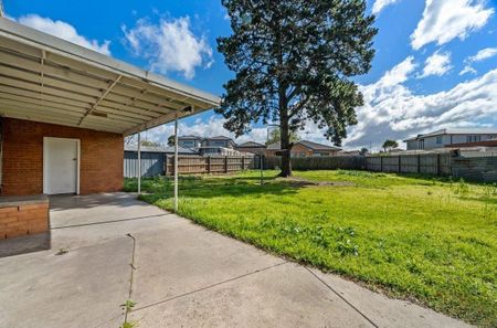 Charming 3-Bedroom Home in Lalor - Photo 2