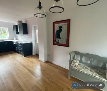 4 bedroom detached house to rent - Photo 3