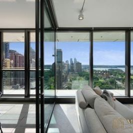 Sky-High North-Facing Luxury with Iconic Hyde Park Views - Photo 1